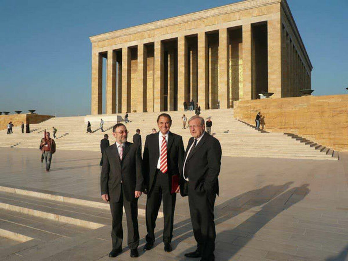 ESTA Managing Director Dr. Peter Kulitz with Vural Öger and Heinrich Grieshaber.