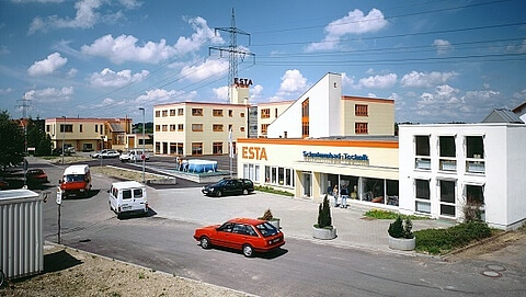 Das gesamte ESTA Firmengebäude im Jahr 1989.